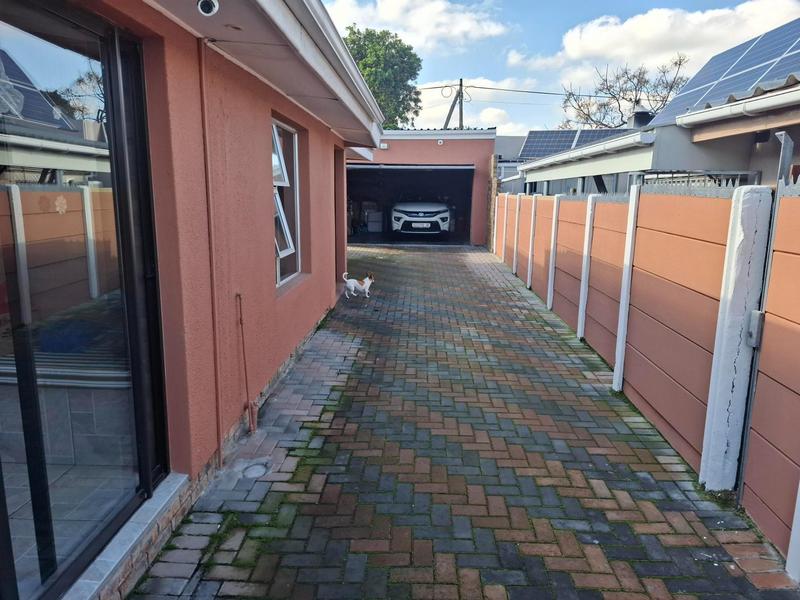 To Let 3 Bedroom Property for Rent in Churchill Estate Western Cape